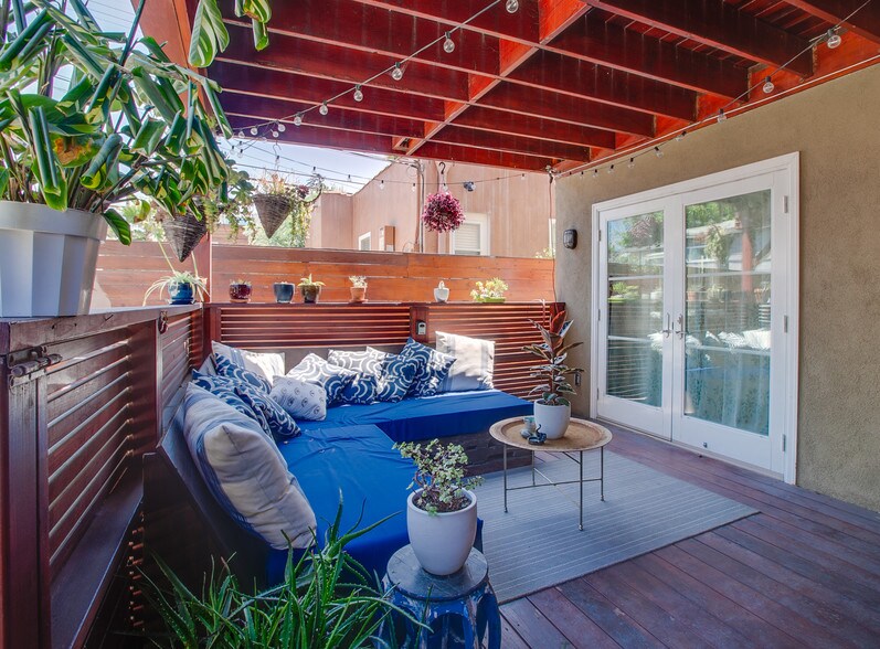 More Photos Of 565 Westminster Ave, Venice Apartments For Sale