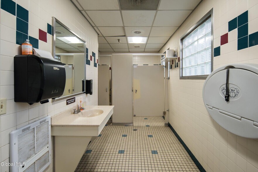 More Photos Of 855 Hoosick St, Troy Restaurant For Sale