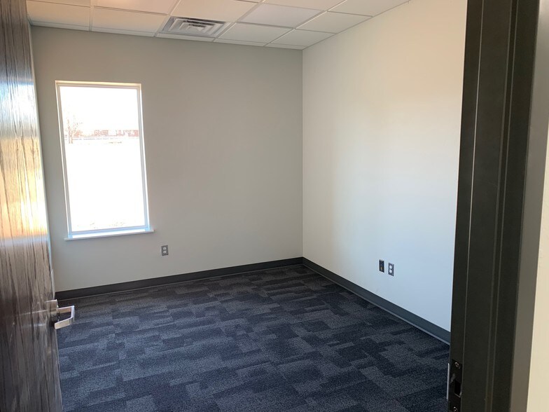 More Photos Of 15108 Traditions Blvd, Edmond Office For Lease