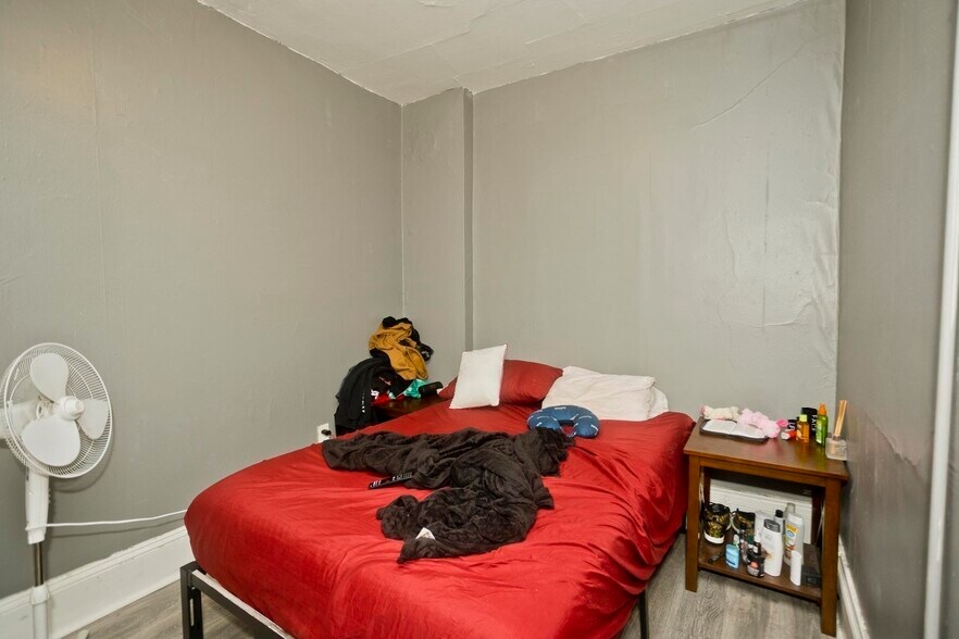 More Photos Of 95 School St, Chicopee Apartments For Sale