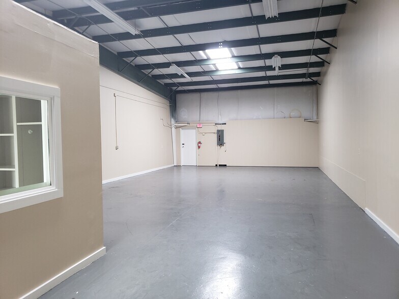 More Photos Of 12740 Daniel Dr S, Clearwater Unknown For Lease