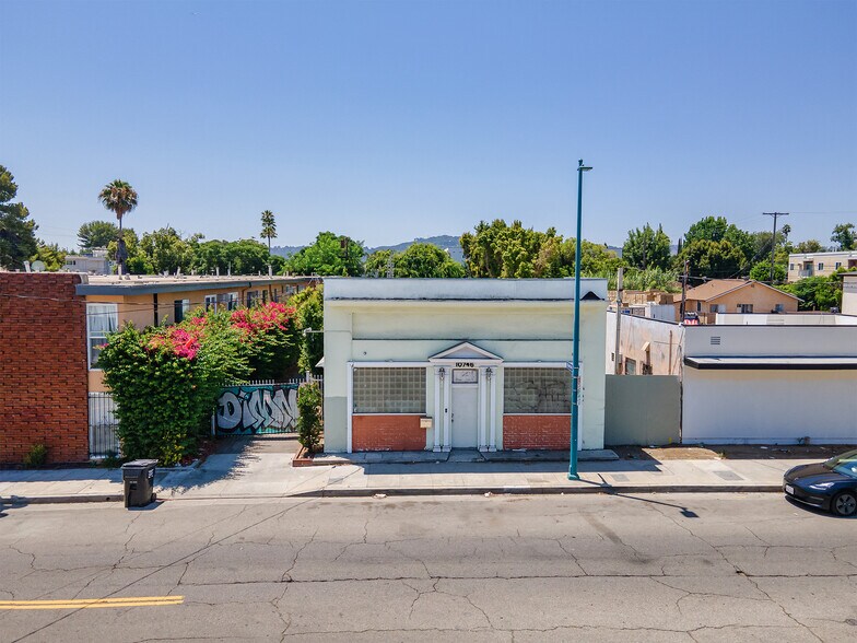 More Photos Of 10746 Magnolia Blvd, North Hollywood Medical For Sale