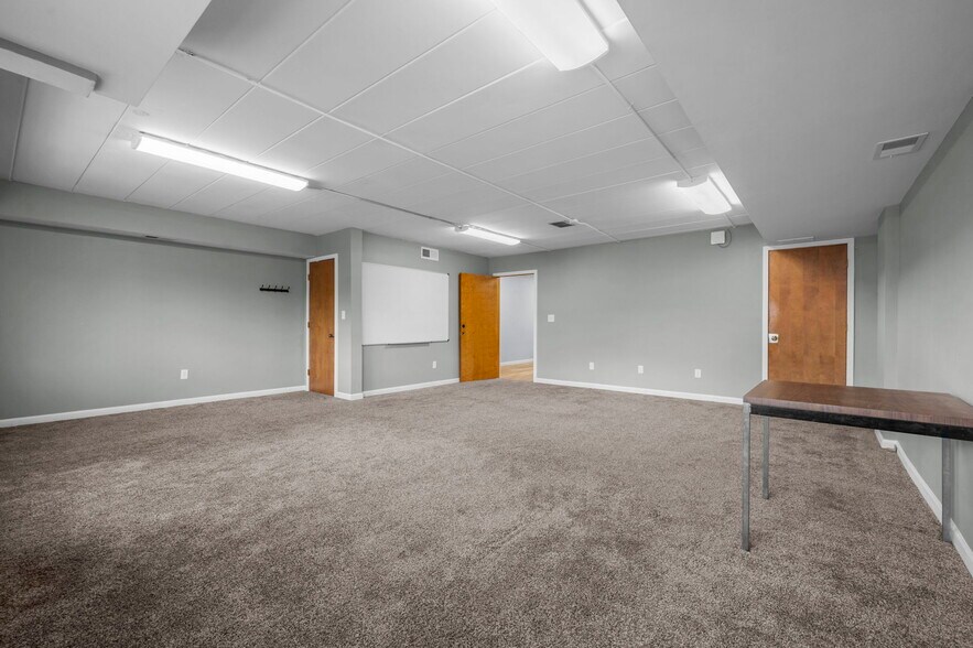 More Photos Of 735-737 Snelling Ave N, Saint Paul Storefront Retail Office For Lease