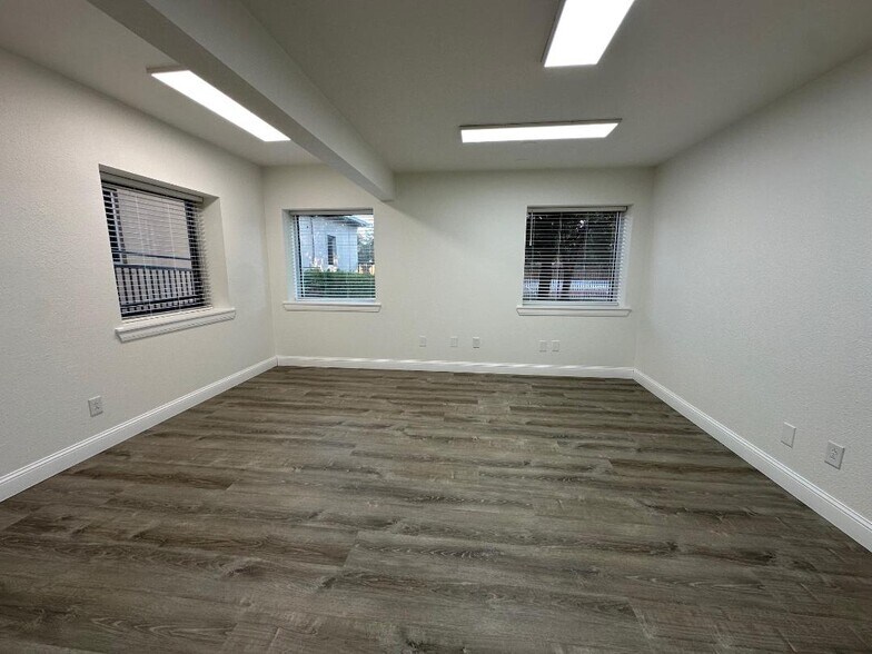 More Photos Of 400 Uhland Rd, San Marcos Unknown For Lease