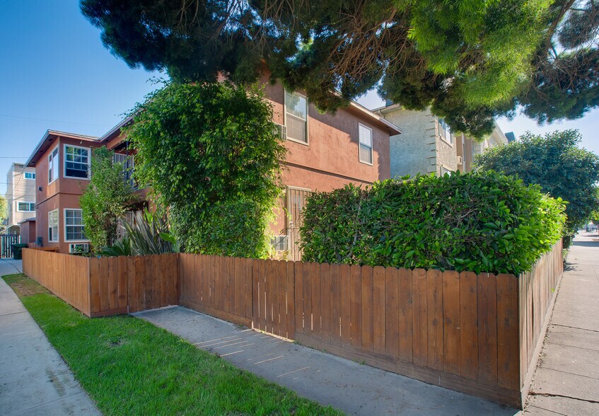 More Photos Of 1146 Venice Blvd, Venice Apartments For Sale