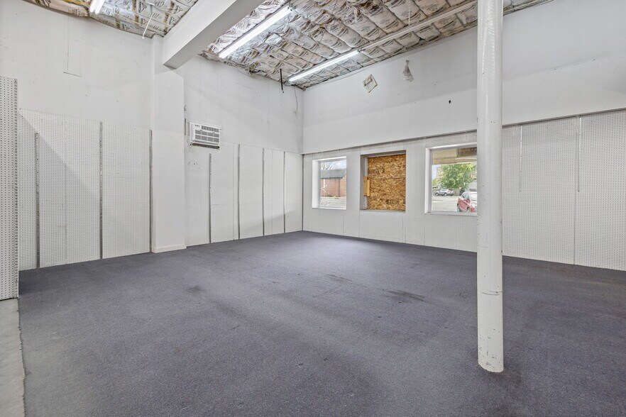 More Photos Of 215 W Franklin St, Delphi Flex For Sale