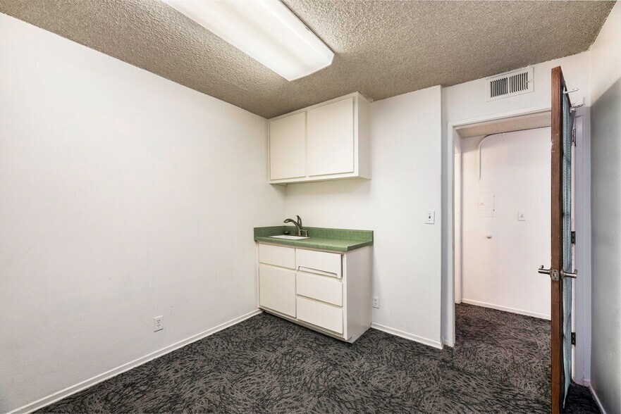 More Photos Of 3840 Woodruff Ave, Long Beach Medical For Lease