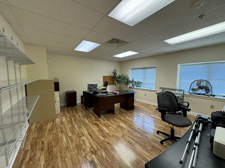 More Photos Of 815 Greenwood Ave, Jenkintown Office For Sale