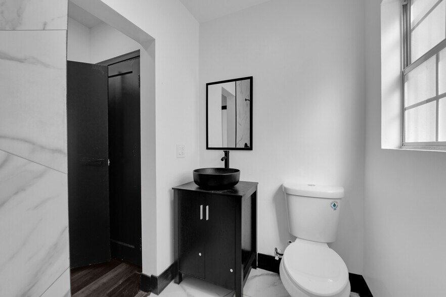 More Photos Of 530 S 7th St, Las Vegas Office Residential For Lease