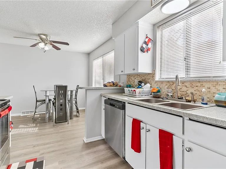 More Photos Of 8627 Countryshire Ln, Kansas City Apartments For Sale