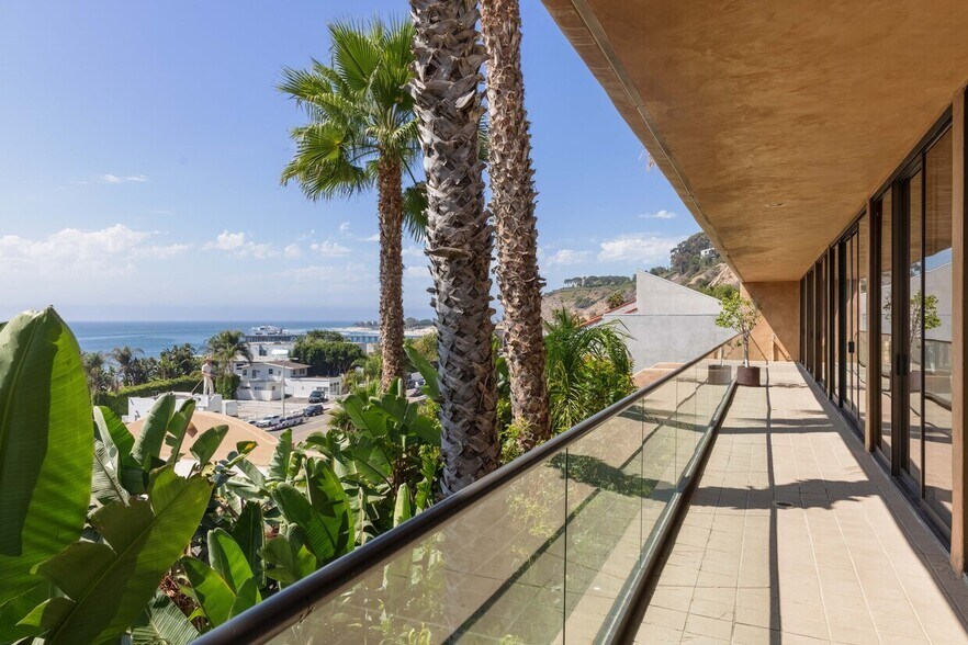 More Photos Of 22761 Pacific Coast Hwy, Malibu Office For Lease