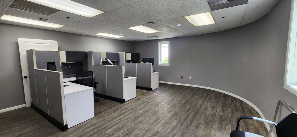 More Photos Of 205 E Walker Rd, Saint Johns Manufacturing For Sale