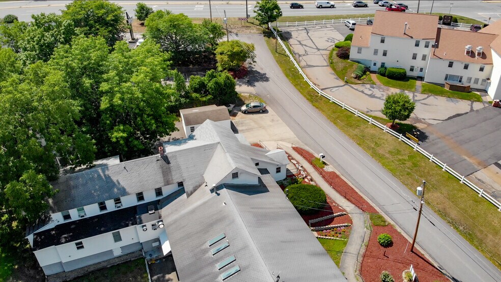 More Photos Of 8 Jennifer Dr, Merrimack Flex For Sale
