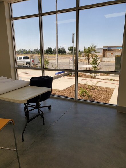More Photos Of 61 Commerce Dr, Perris Manufacturing For Sale