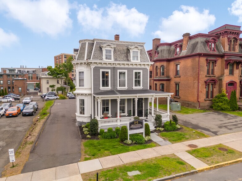 More Photos Of 27 Pleasant St, Middletown Office For Sale