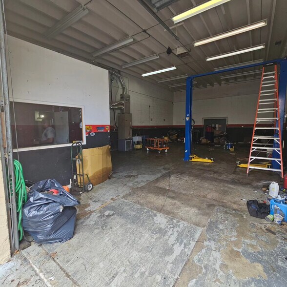 More Photos Of 10780 SW 190th St, Miami Auto Repair For Lease