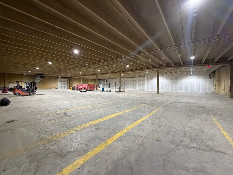 More Photos Of 5309 E Pine St, Tulsa Warehouse For Lease