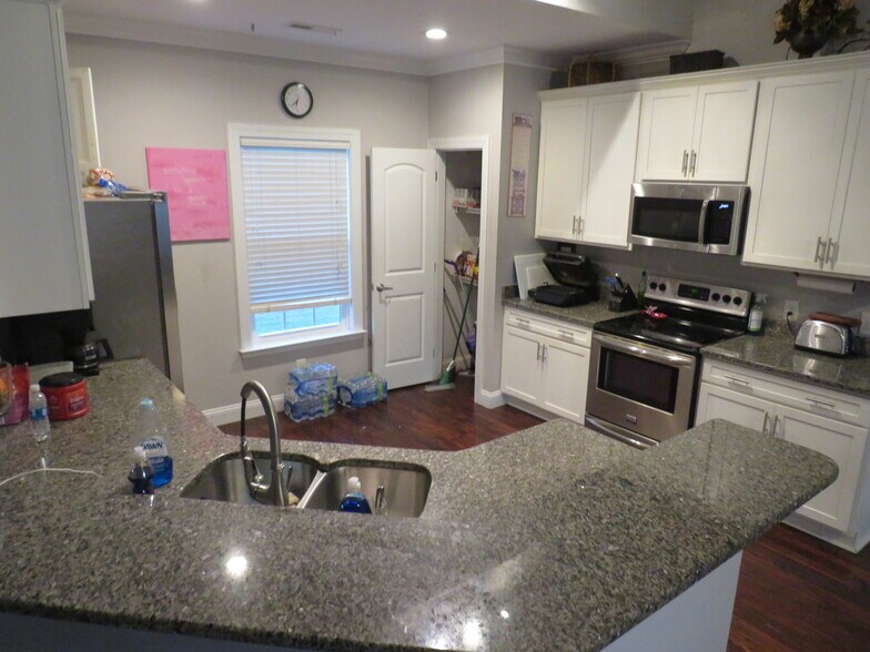 More Photos Of 4013 Thomas Rd, Little River Horse Stables For Sale