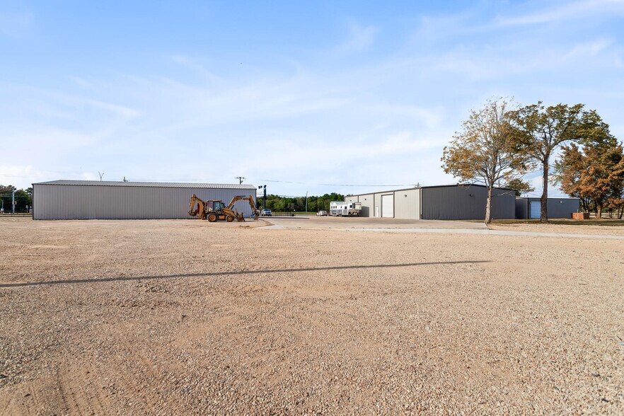 More Photos Of 3144 Texas Ave, Bridge City Warehouse For Lease