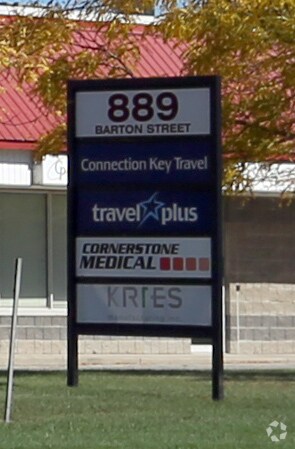 More Photos Of 889 Barton St, Hamilton Warehouse For Lease