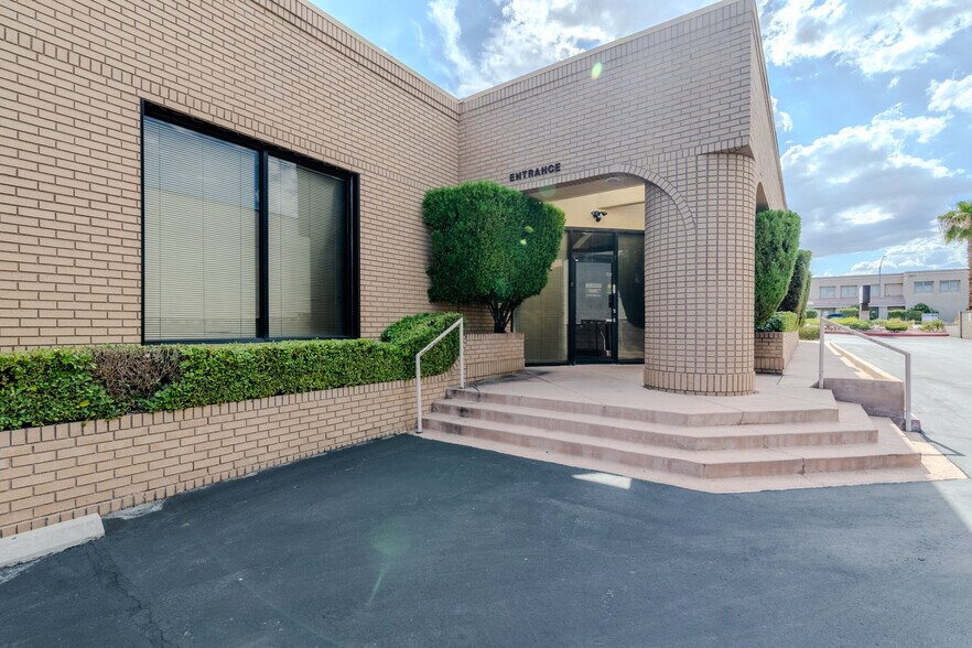 More Photos Of 1570 S Rainbow Blvd, Las Vegas Office For Lease