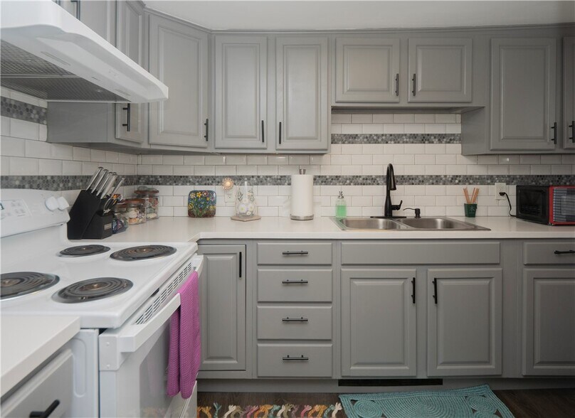 More Photos Of 130-132 Spring St, Newport Apartments For Sale