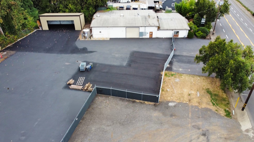 More Photos Of 5650 NE Columbia Blvd, Portland Industrial For Sale
