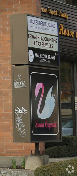 More Photos Of 1478-1480 Marine Dr, North Vancouver District Storefront Retail Office For Lease