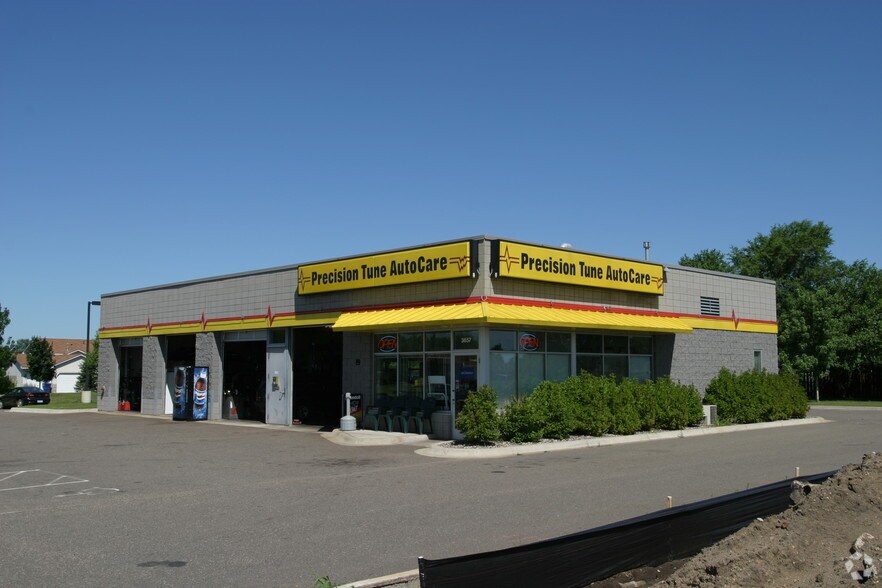 Primary Photo Of 3657 Bunker Lake Blvd NW, Andover Auto Repair For Lease