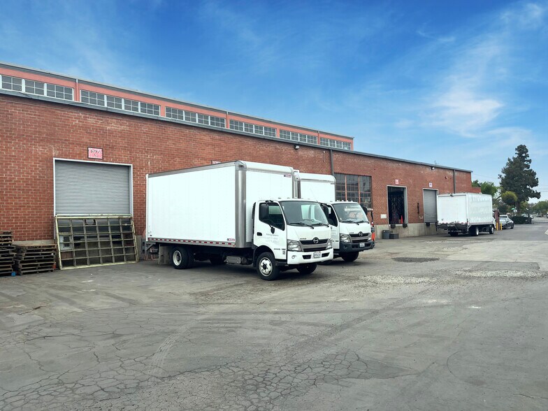 Primary Photo Of 5340 Harbor St, Commerce Warehouse For Lease