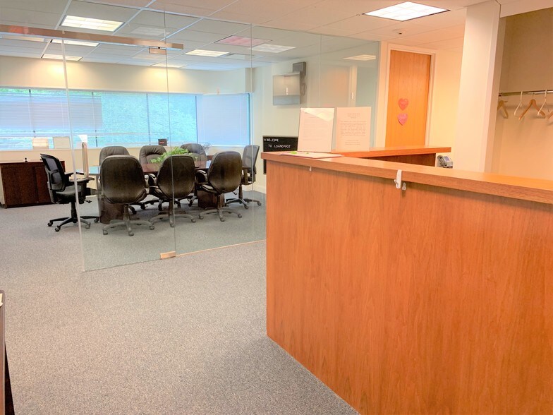 More Photos Of 67 Holly Hill Ln, Greenwich Office For Sale