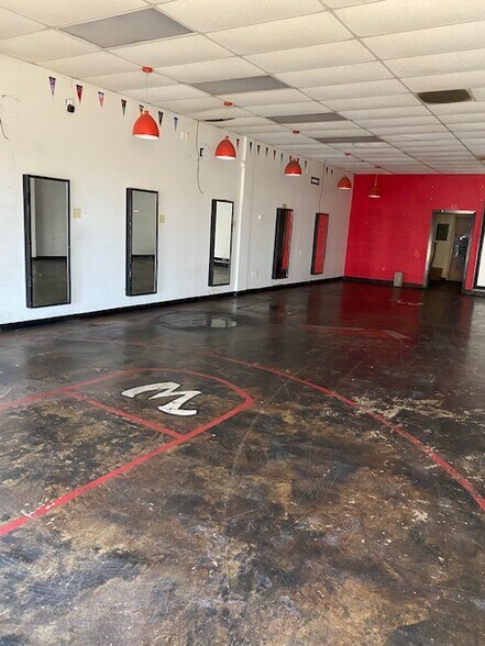 More Photos Of 1410-1444 Ellis Ave, Jackson General Retail For Sale