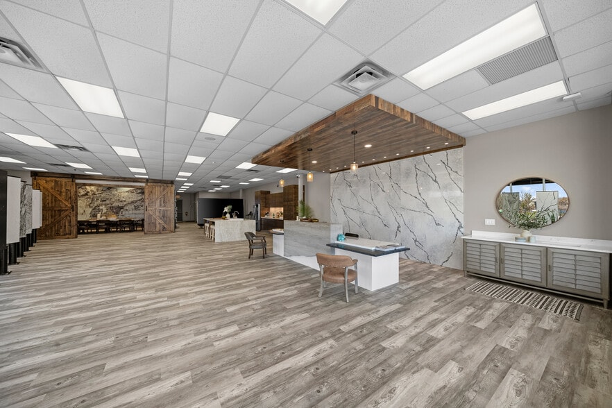 More Photos Of 18931 E Valley View Pky, Independence Storefront Retail Office For Lease