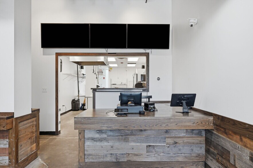 More Photos Of 98-118 Front St, Berea Dormitory For Lease