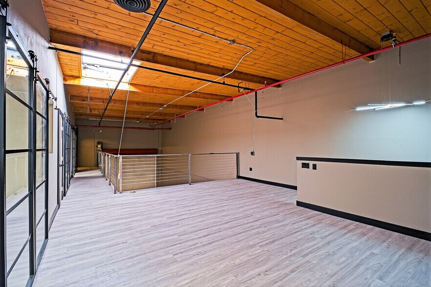 More Photos Of 4125 Market St, Ventura Light Manufacturing For Sale