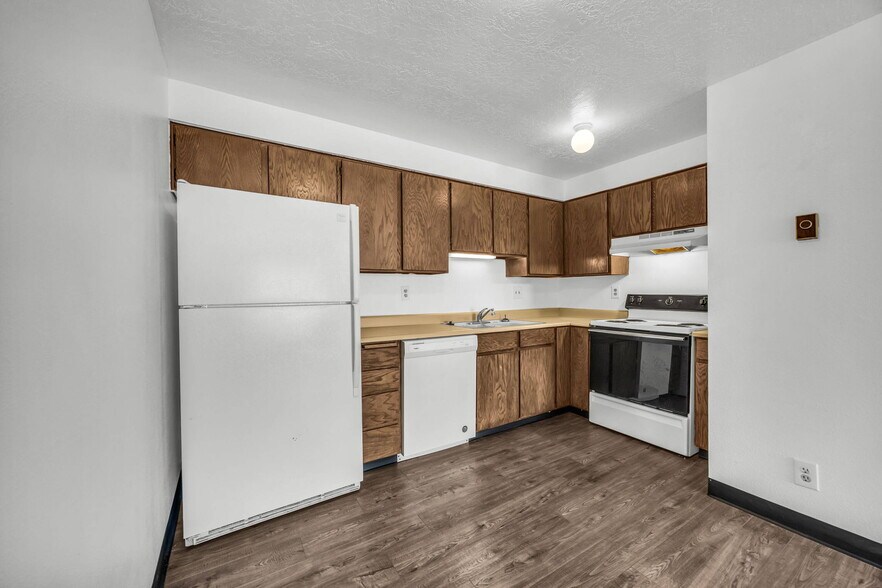 More Photos Of 370 Aria Blvd, Wendover Apartments For Sale