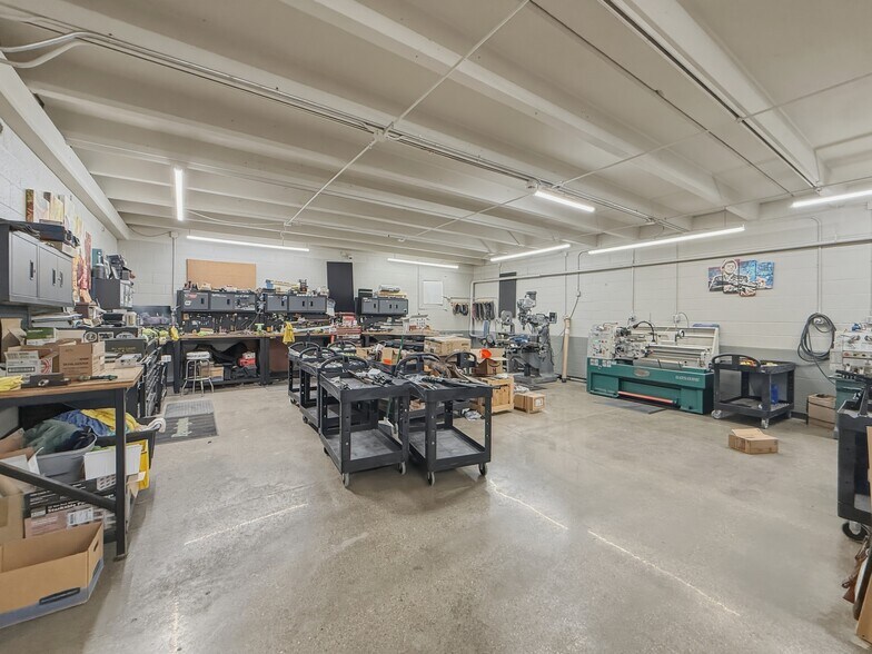 More Photos Of 13400 O St, Lincoln Manufacturing For Lease