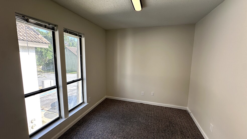 More Photos Of 151 Mary Esther Blvd, Mary Esther Office For Lease