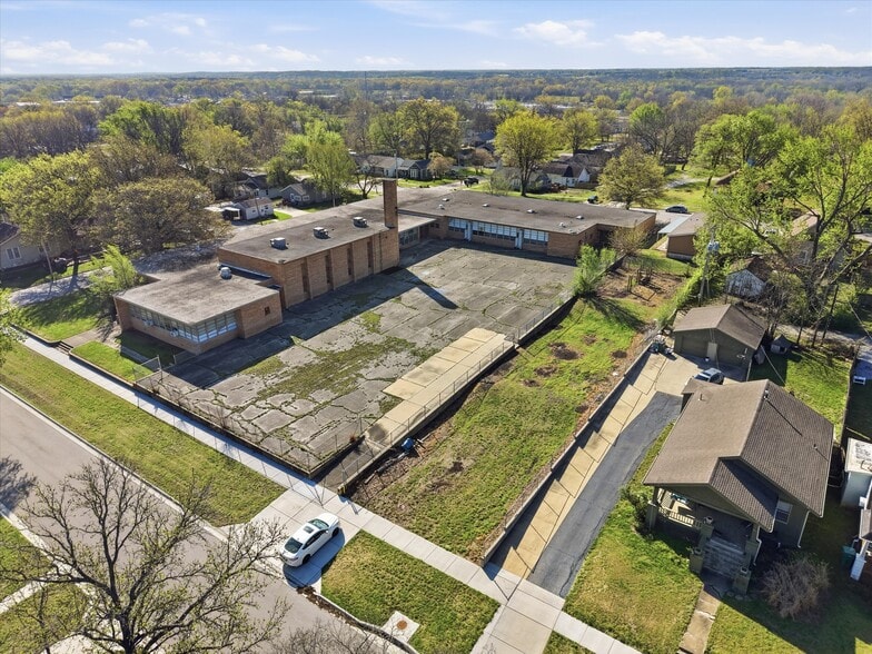 More Photos Of 1009 W Pacific, Osawatomie Schools For Sale