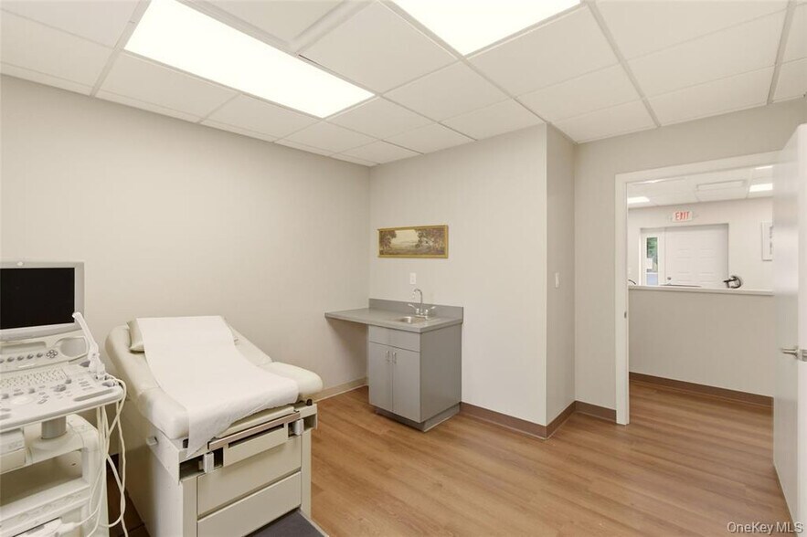 More Photos Of 5225 Nesconset Hwy, Port Jefferson Station Medical For Lease