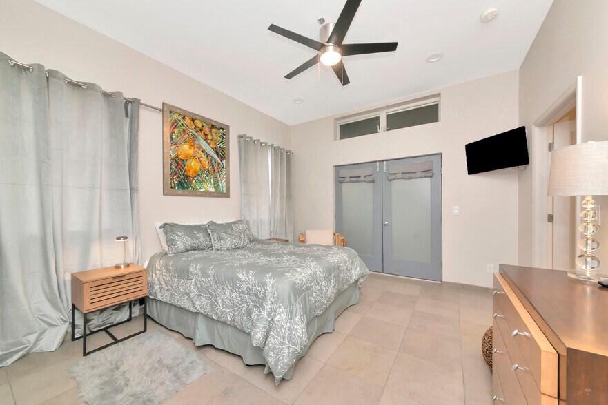 More Photos Of 1345 2nd St, Sarasota Office Residential For Sale