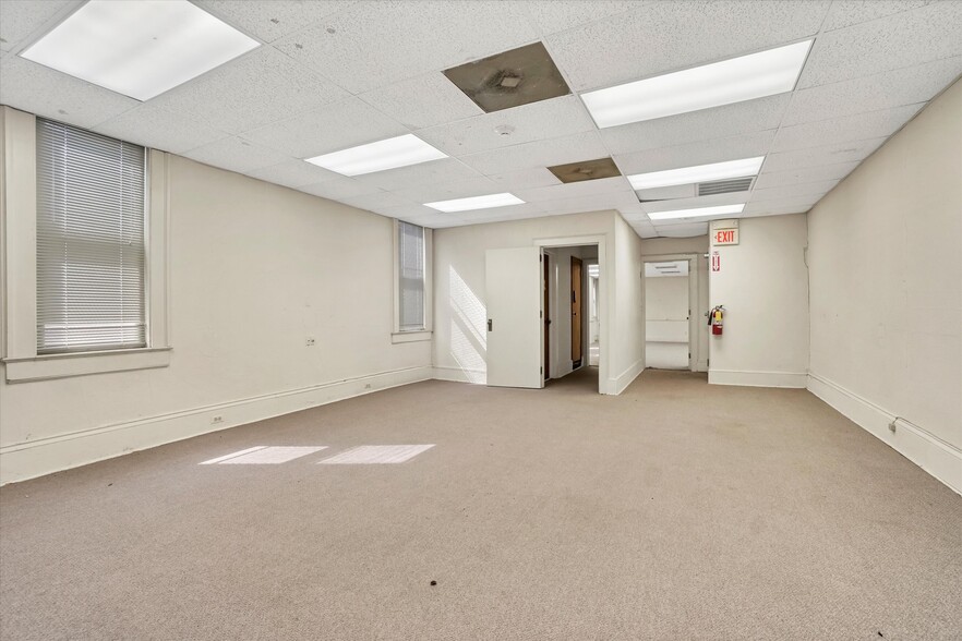 More Photos Of 24 John St, Middletown Office Residential For Sale
