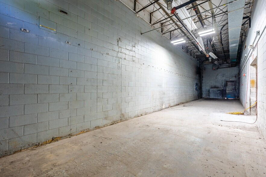 More Photos Of 10045 102nd Ter, Sebastian Industrial For Lease