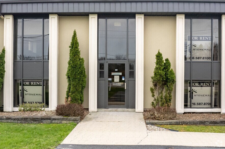 More Photos Of 10151-10155 Main St, Clarence Light Distribution For Sale