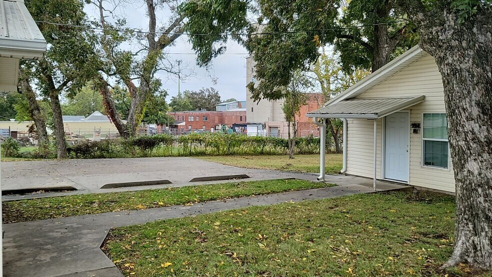 More Photos Of 214 N Oklahoma Ave, Shawnee Medical For Sale