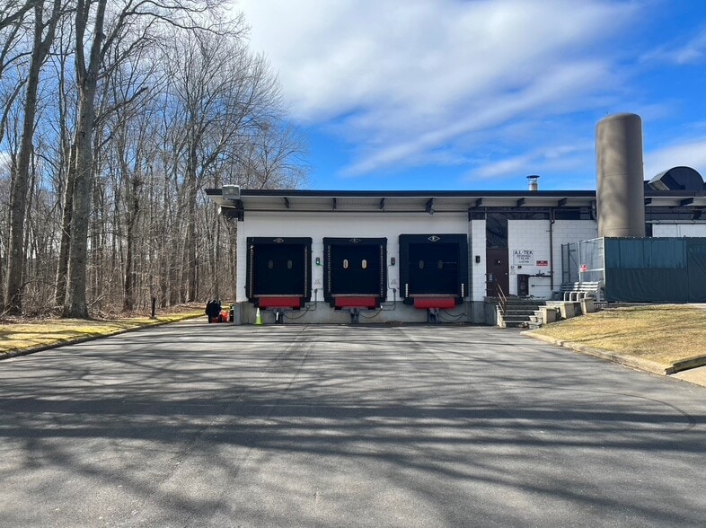 More Photos Of 150 Knotter Dr, Cheshire Manufacturing For Lease