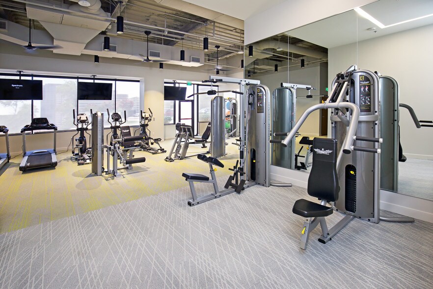 More Photos Of 1320 Greenway Dr, Irving Office For Lease