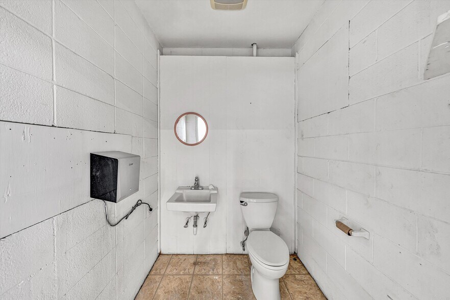 More Photos Of 3664 Colonial Ave, Cave Spring General Retail For Lease