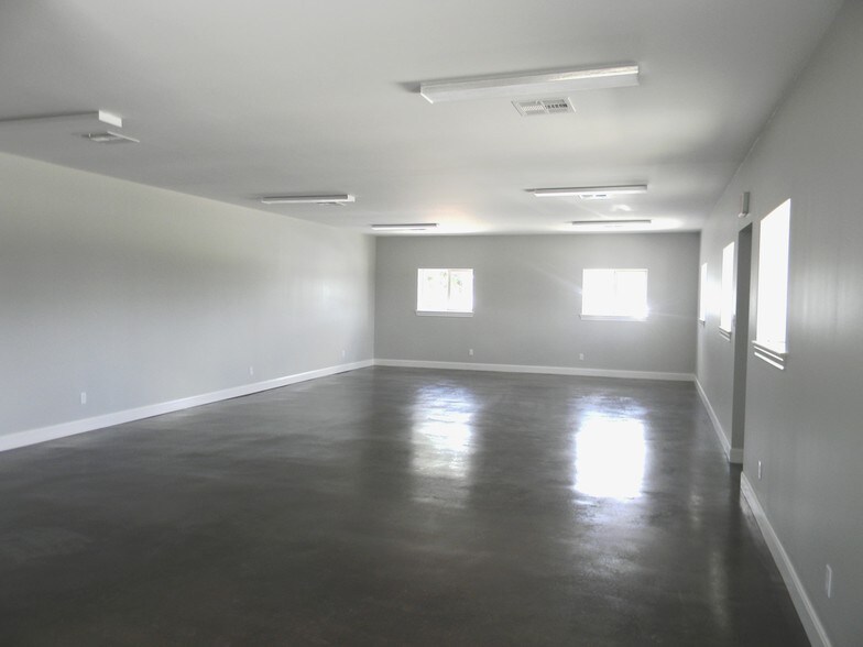 More Photos Of 18441 FM 362, Waller Light Distribution For Lease