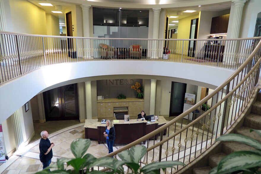 More Photos Of 10275 N De Anza Blvd, Cupertino Medical For Lease